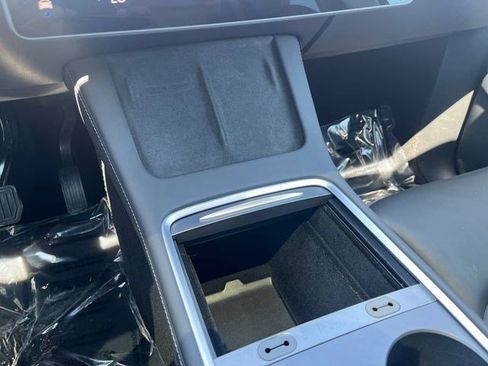 Used 2023 Tesla Model Y Long Range AWD/4WD image 29