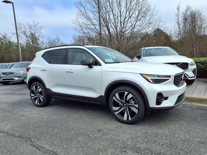 New 2025 Volvo XC40 B5 Ultra w/ Climate Package