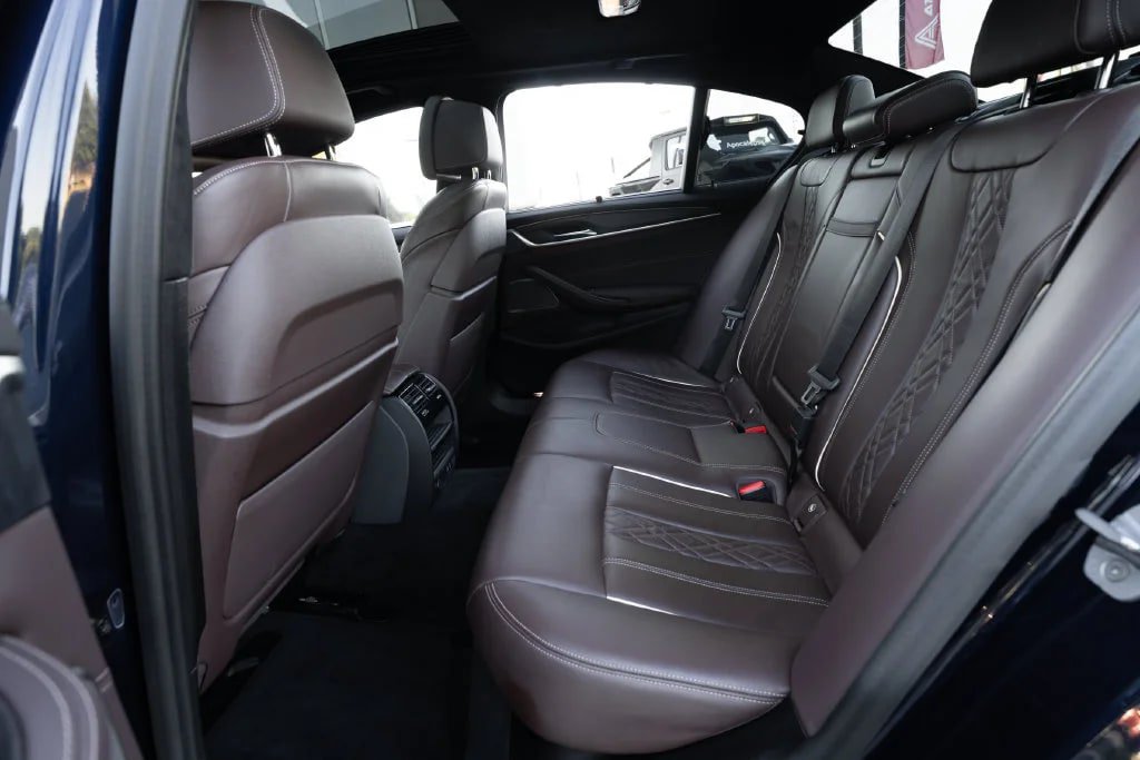 Used 2021 BMW M550i xDrive w/ Executive Package AWD/4WD image 37