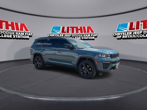 New 2026 Jeep Grand Cherokee L Limited w/ Limited Altitude Package AWD/4WD image 2