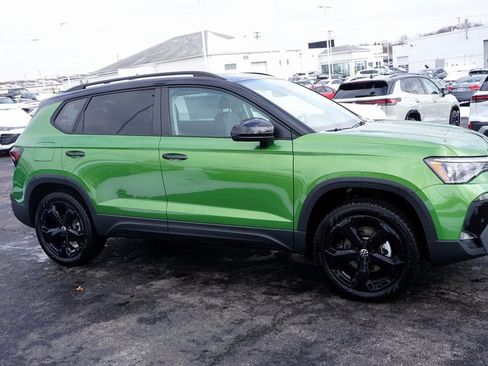 New 2026 Volkswagen Taos SE image 3