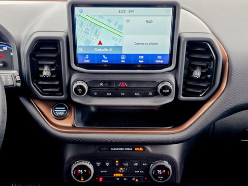 Used 2021 Ford Bronco Sport Outer Banks w/ Outer Banks Package (96D) image 37