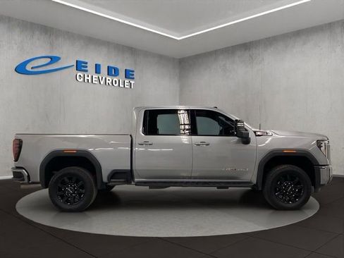 Used 2025 GMC Sierra 2500 AT4 w/ AT4 Premium Plus Package AWD/4WD image 2