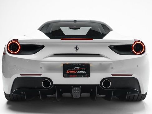 Used 2016 Ferrari 488 GTB RWD image 8