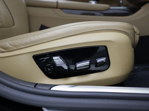 Used 2022 BMW 740i w/ Premium Package RWD image 46
