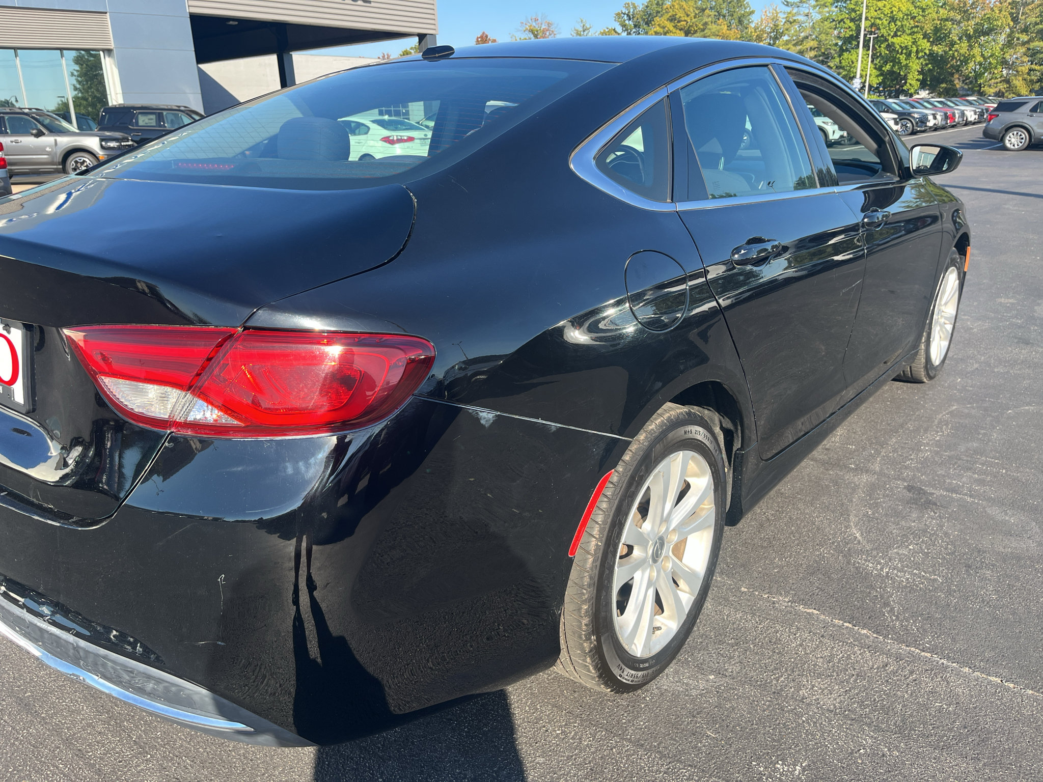 Used 2016 Chrysler 200 Limited w/ Convenience Group FWD image 9