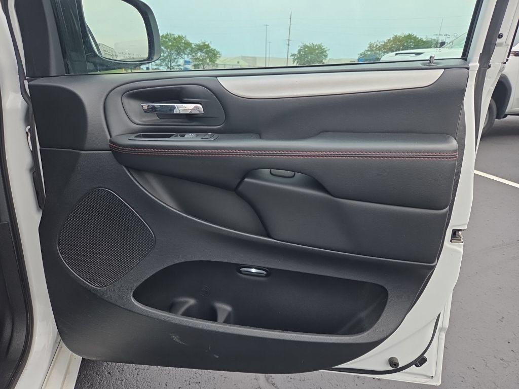 Used 2020 Dodge Grand Caravan GT FWD image 13