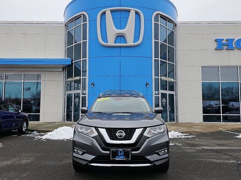 Used 2019 Nissan Rogue SL w/ Premium Package image 2