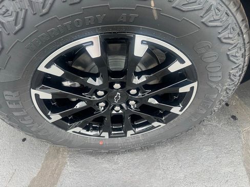 New 2026 Chevrolet Traverse Z71 w/ Enhanced Driving Package AWD/4WD image 9