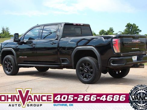 Used 2024 GMC Sierra 2500 AT4 w/ AT4 Premium Plus Package AWD/4WD image 9