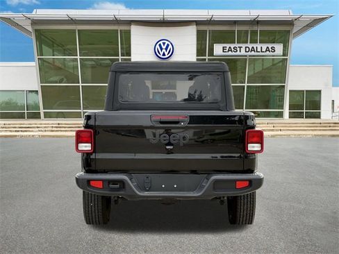 Used 2023 Jeep Gladiator Sport image 5