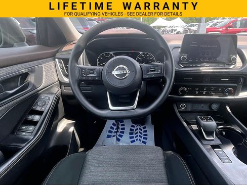 Used 2022 Nissan Rogue S AWD/4WD image 5