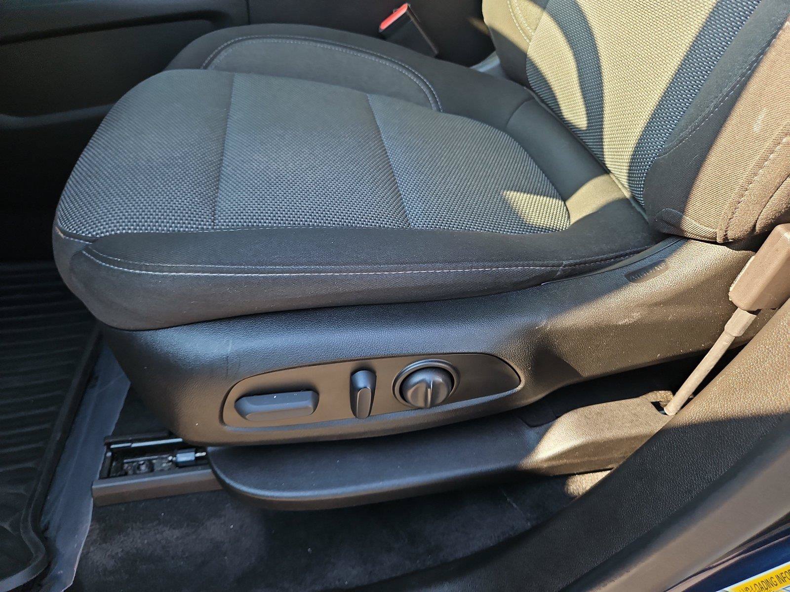 Used 2023 Chevrolet Traverse LT FWD image 17