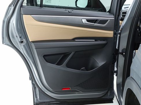 New 2026 Volkswagen Atlas Cross Sport SE image 17