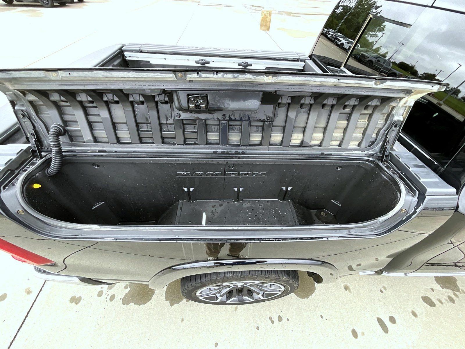 Used 2025 RAM 1500 Limited AWD/4WD image 26