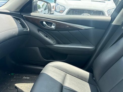 Used 2019 INFINITI Q50 Luxe w/ Essential Package (3.0T Luxe) AWD/4WD image 16
