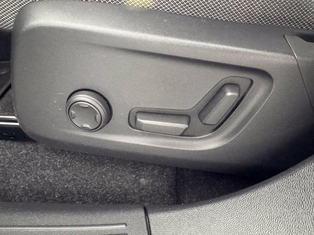 Certified 2023 Volvo C40 Recharge Core AWD/4WD image 17