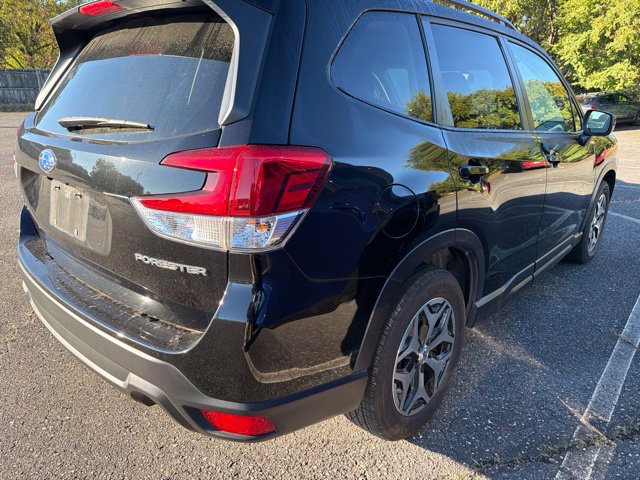 Used 2023 Subaru Forester Premium AWD/4WD image 5