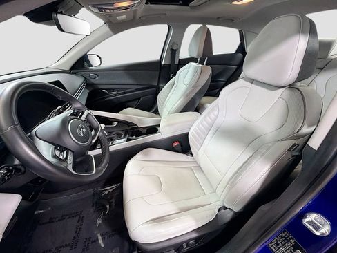 Used 2023 Hyundai Elantra Limited w/ Preferred Accessory Package FWD image 23