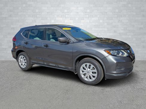 Used 2017 Nissan Rogue S image 1