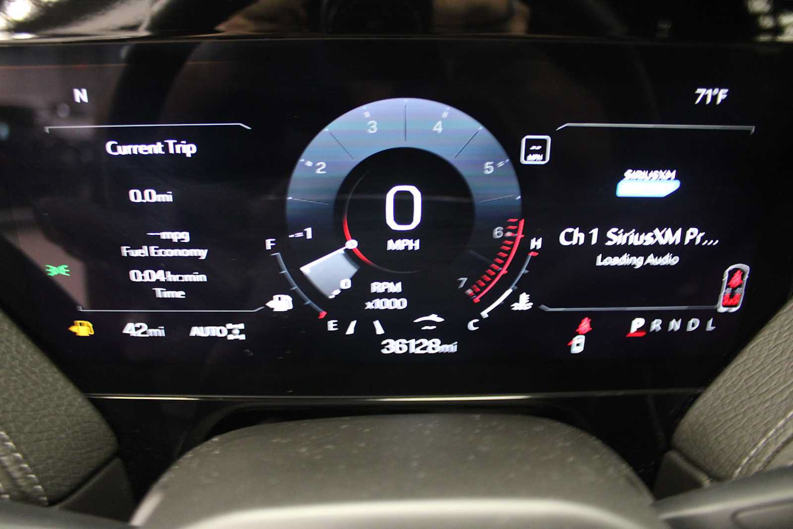 Used 2025 GMC Yukon XL Denali AWD/4WD image 5