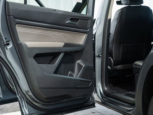 Used 2022 Volkswagen Atlas SE w/ Black Wheel Package image 37