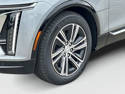 Used 2025 Cadillac Lyriq Luxury image 17