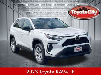 Used 2023 Toyota RAV4 LE AWD/4WD video 1