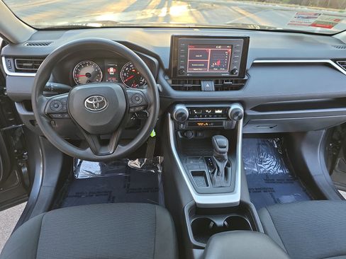Used 2021 Toyota RAV4 LE image 19