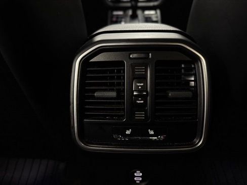 Used 2024 Porsche Macan Base image 23