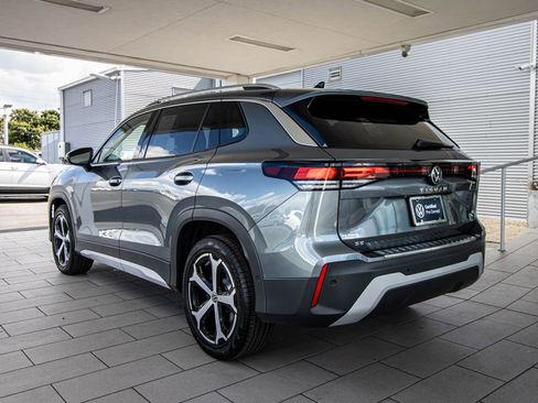 Certified 2025 Volkswagen Tiguan SE image 15