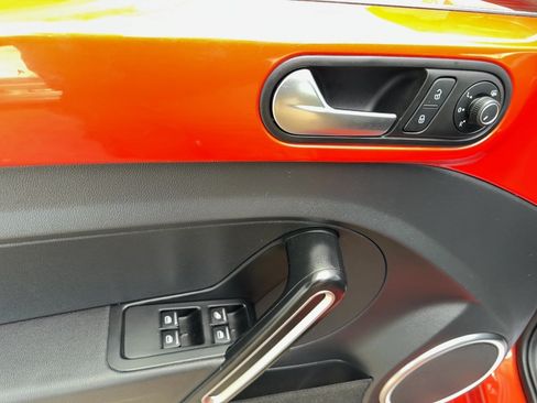 Used 2019 Volkswagen Beetle 2.0T S FWD image 12