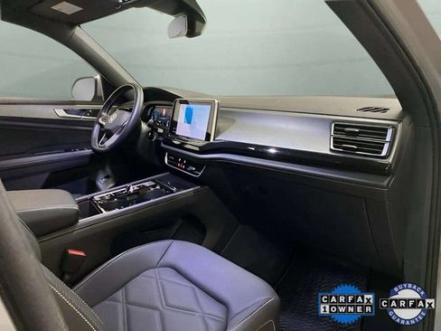 Used 2025 Volkswagen Atlas Cross Sport SE w/ Black Wheel Package image 21