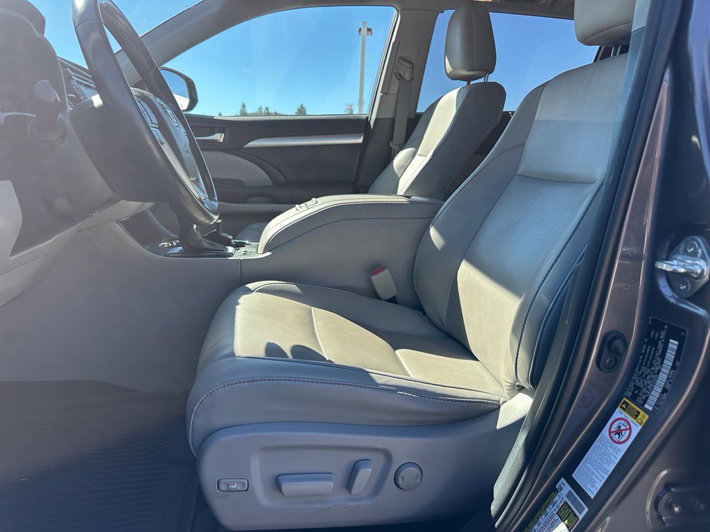 Certified 2019 Toyota Highlander XLE FWD image 12