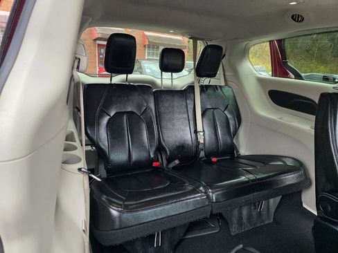 Used 2021 Chrysler Voyager Lxi FWD image 16