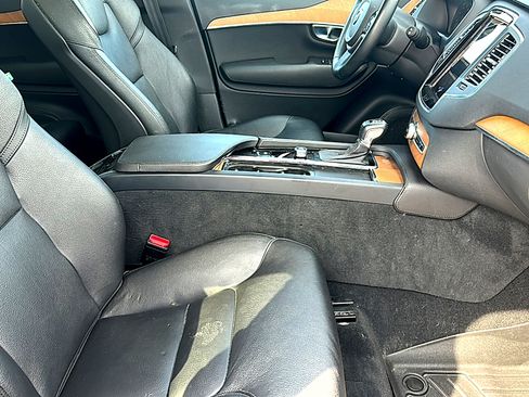 Used 2022 Volvo XC90 T5 Momentum w/ Protection Package Premier FWD image 25
