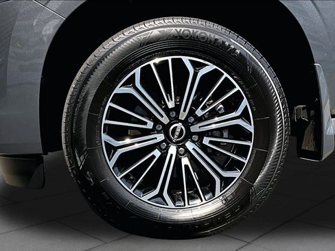Certified 2025 Nissan Armada SL RWD image 11