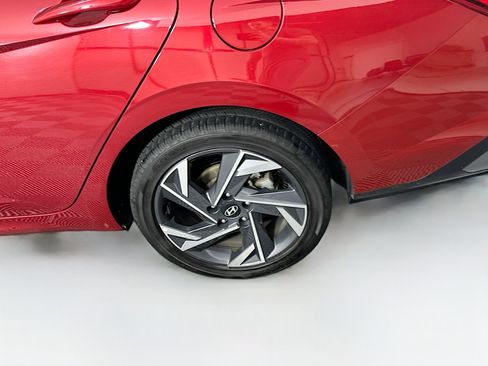 Used 2025 Hyundai Elantra SEL FWD image 11