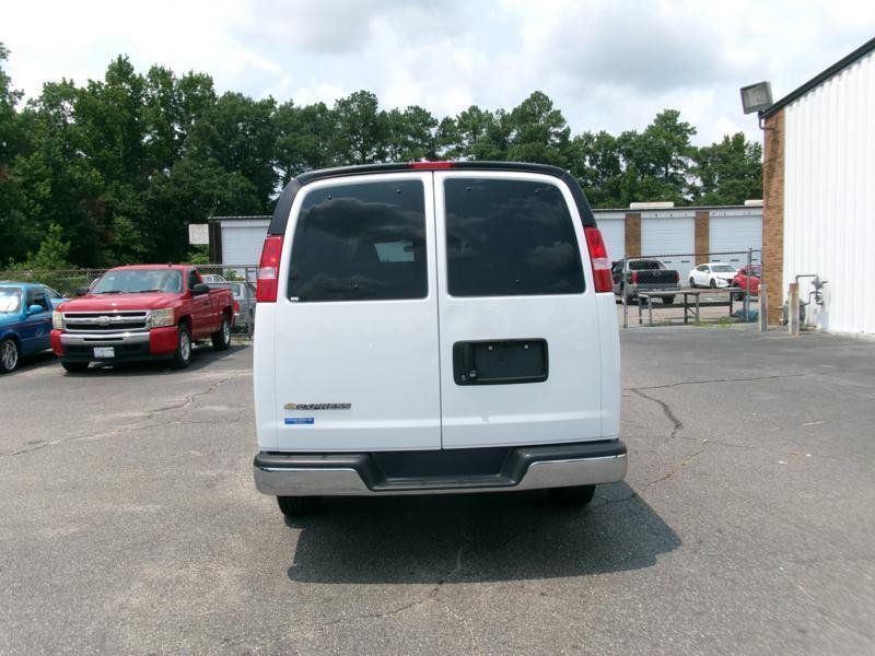 Used 2025 Chevrolet Express 3500 LT w/ LT Preferred Equipment Group RWD image 7