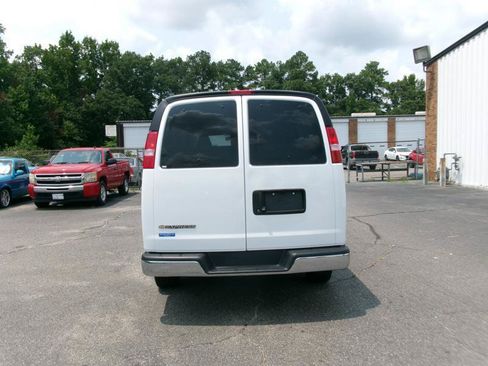 Used 2025 Chevrolet Express 3500 LT w/ LT Preferred Equipment Group RWD image 7
