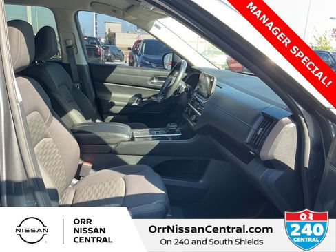Used 2022 Nissan Pathfinder SV image 11