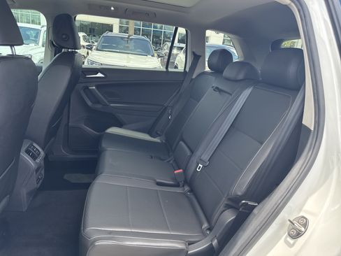 Used 2019 Volkswagen Tiguan SE w/ Panoramic Sunroof Package AWD/4WD image 18