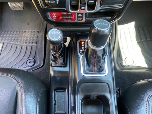 Used 2021 Jeep Gladiator Rubicon AWD/4WD image 16