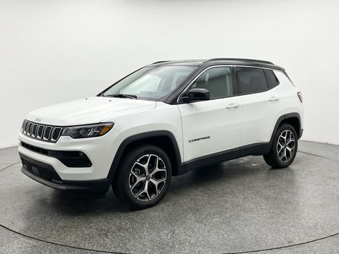 Used 2025 Jeep Compass Limited AWD/4WD image 3