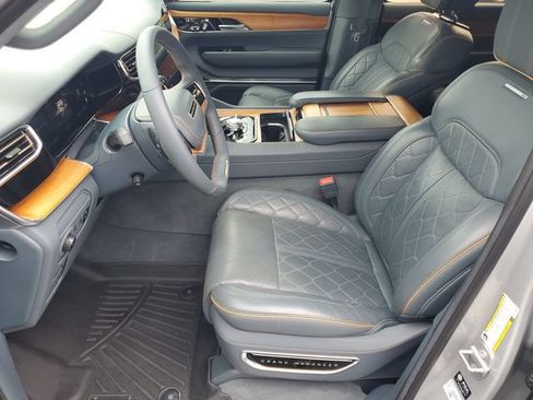 Used 2022 Jeep Grand Wagoneer Series III w/ HD Trailer Tow Package AWD/4WD image 5
