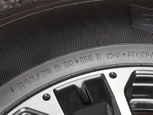 Used 2023 Nissan Titan SV w/ SV Convenience Package image 49