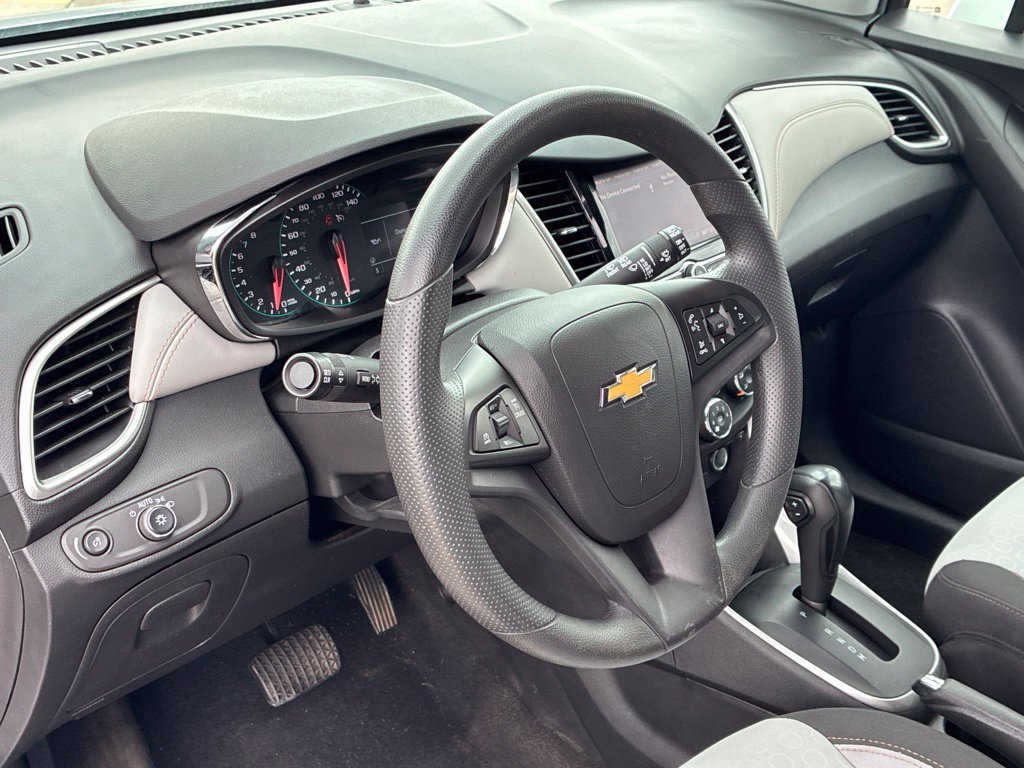 Used 2022 Chevrolet Trax LS w/ Tint and Cruise Package FWD image 17