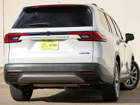 Used 2024 Toyota Grand Highlander FWD image 5