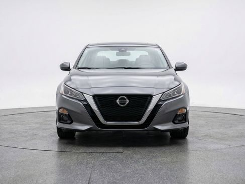 Used 2025 Nissan Altima 2.5 SV image 2
