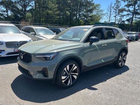 Used 2025 Volvo XC40 B5 Ultra AWD/4WD image 3